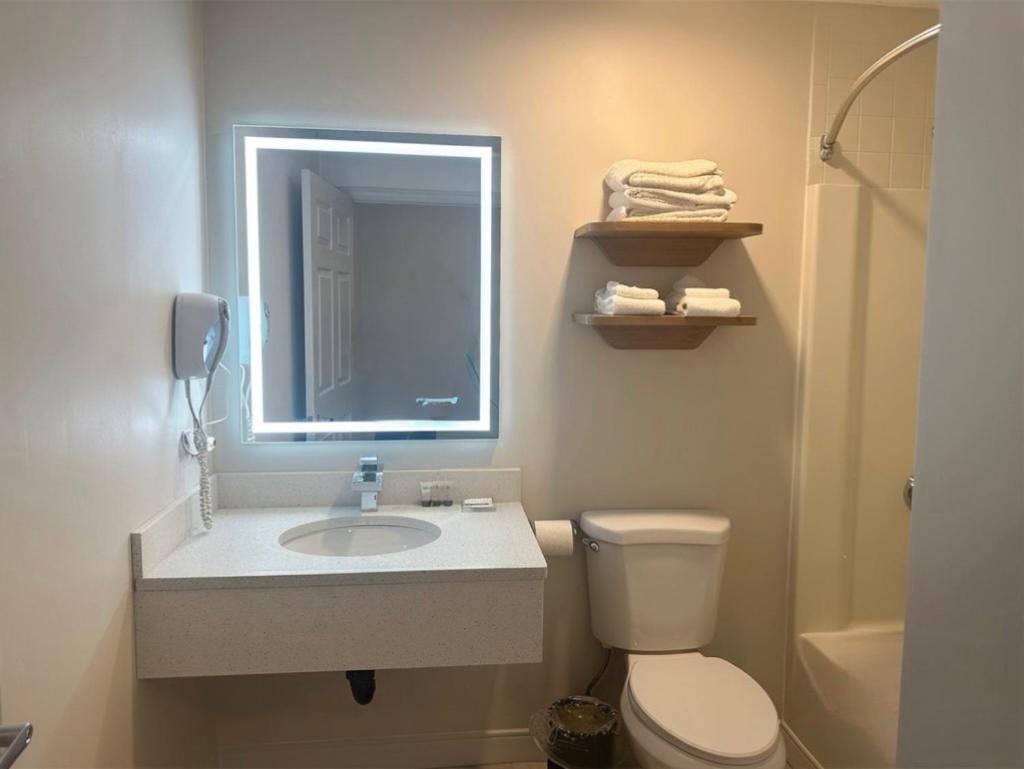 Baldwin Inn And Suites West Springfield Zewnętrze zdjęcie