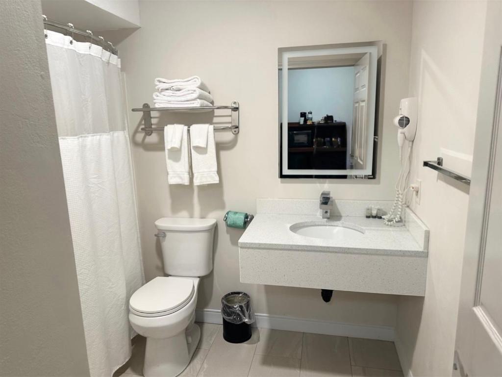 Baldwin Inn And Suites West Springfield Zewnętrze zdjęcie