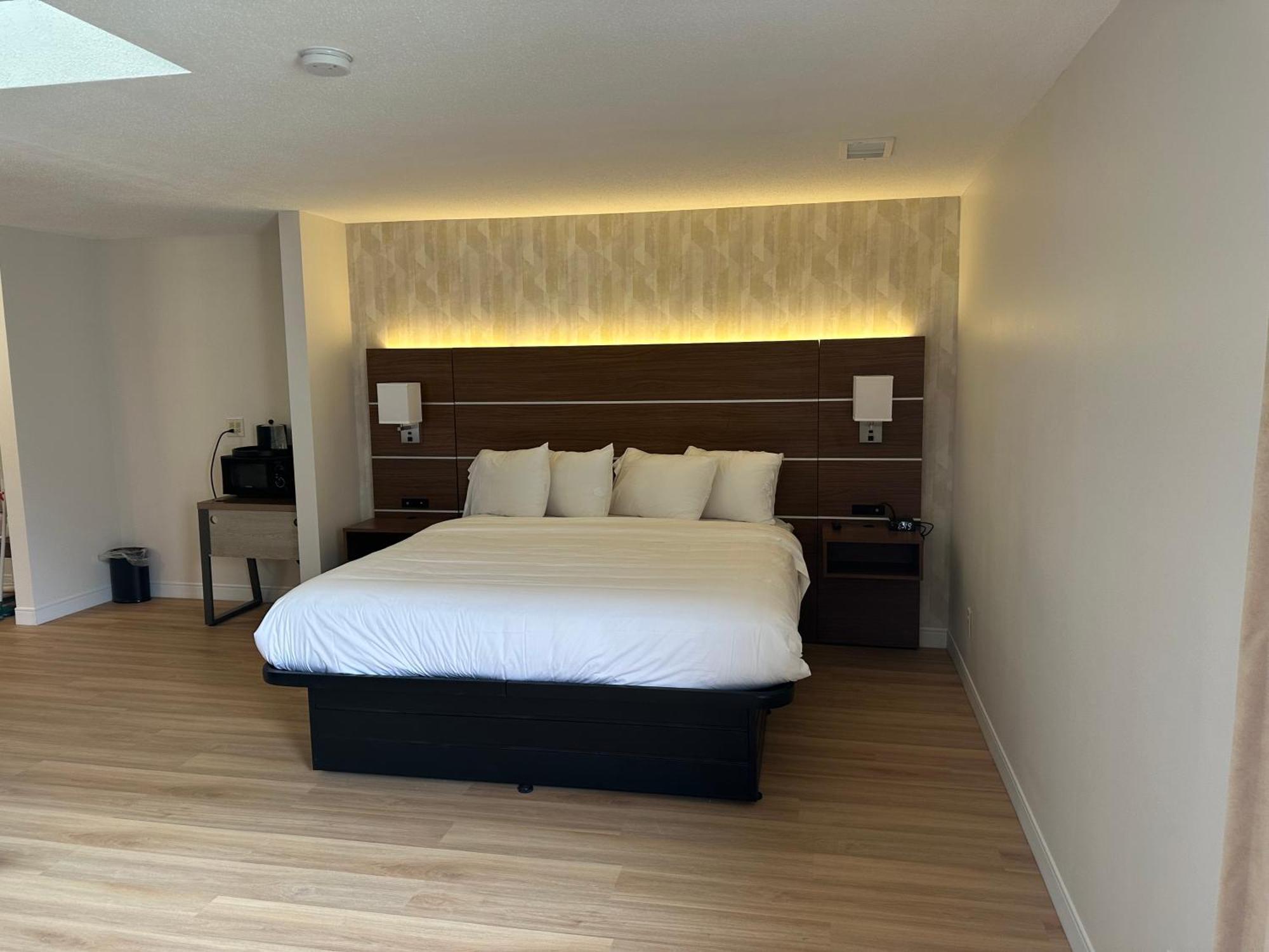 Baldwin Inn And Suites West Springfield Zewnętrze zdjęcie