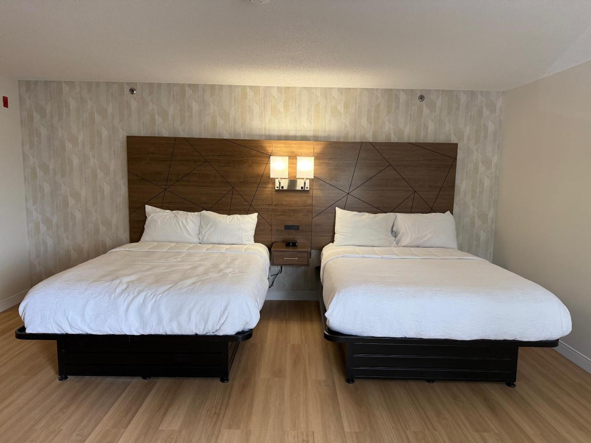 Baldwin Inn And Suites West Springfield Zewnętrze zdjęcie