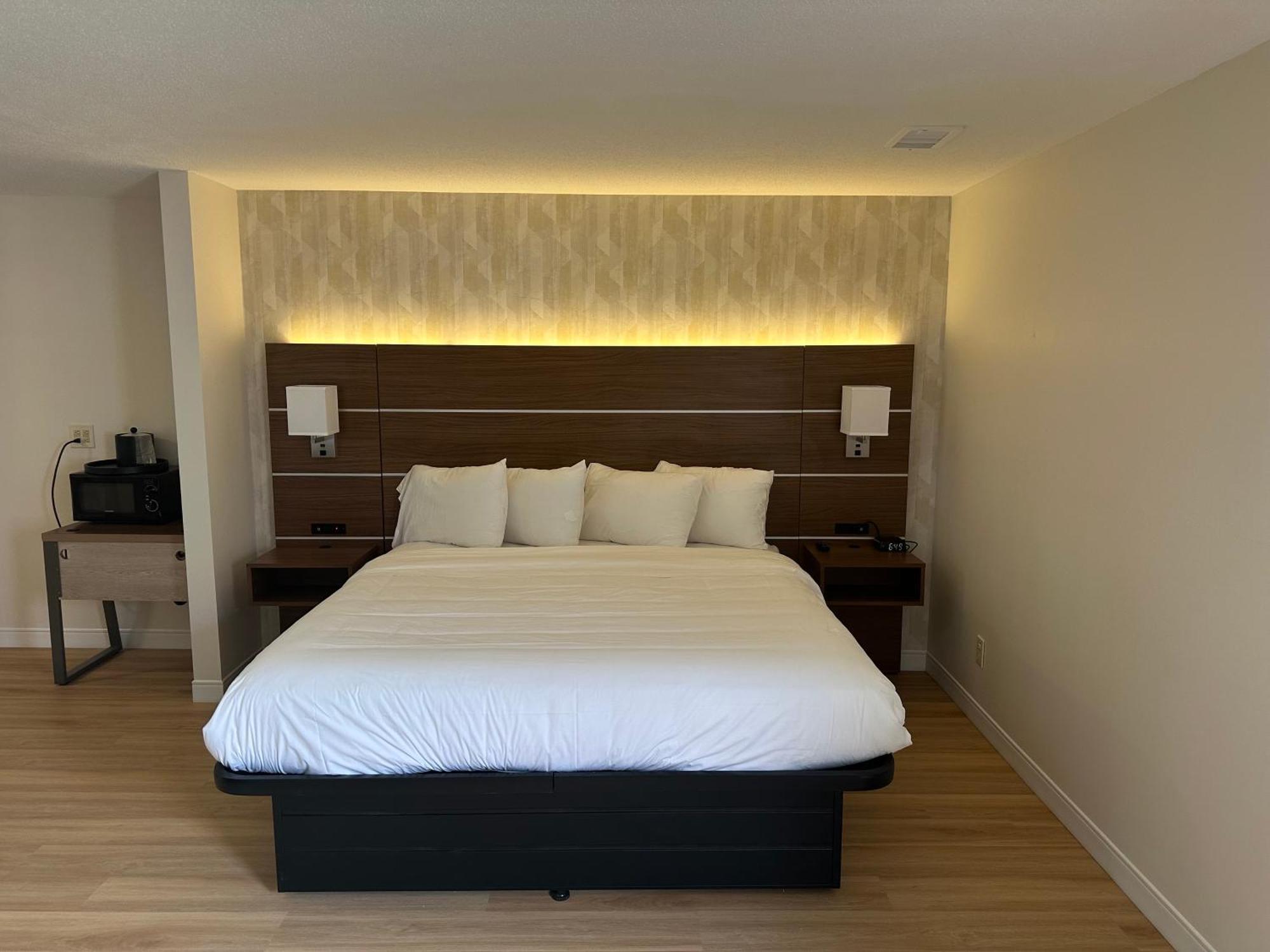 Baldwin Inn And Suites West Springfield Zewnętrze zdjęcie