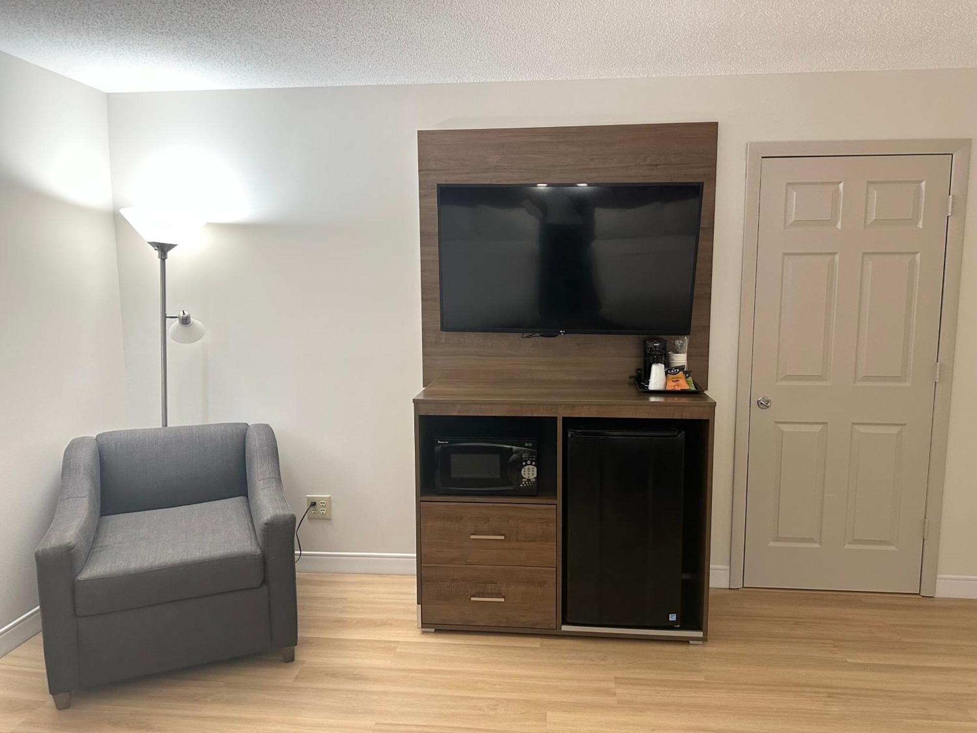 Baldwin Inn And Suites West Springfield Zewnętrze zdjęcie