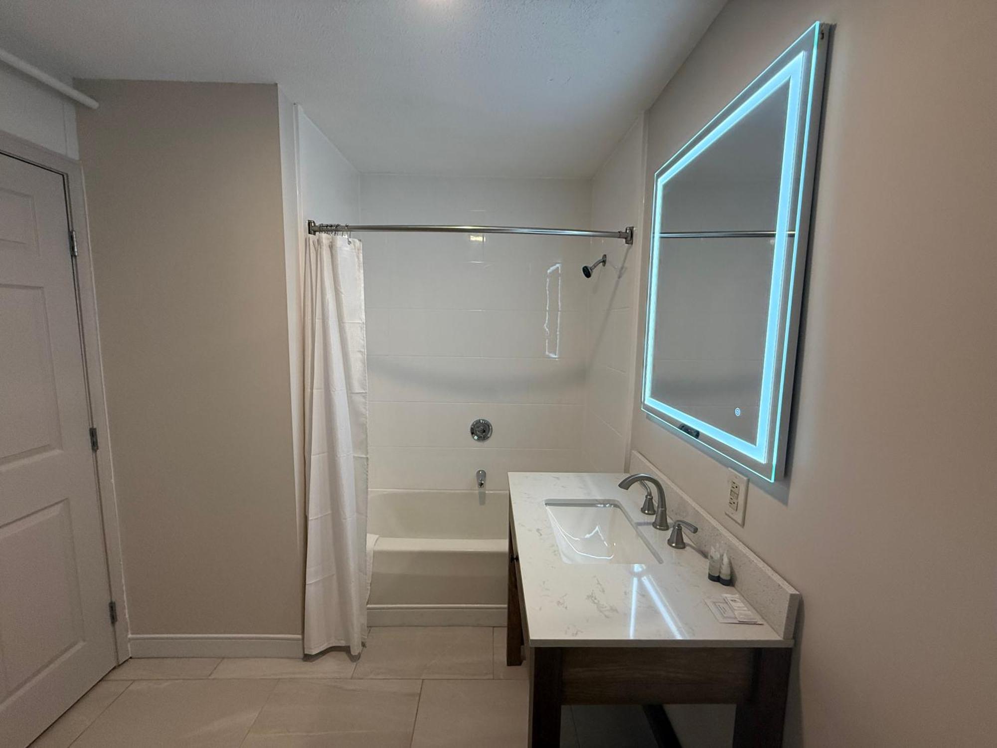 Baldwin Inn And Suites West Springfield Zewnętrze zdjęcie